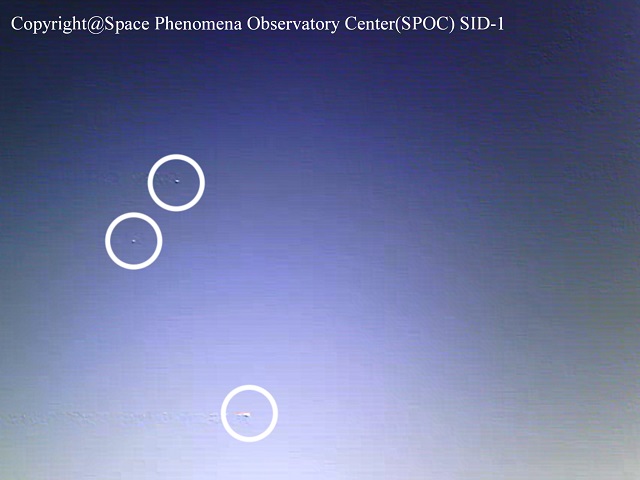 Image 5:Shocking UFO Sighting in Tokyo: Analysis Reveals 3 "Capsule" UFOs Vanishing and Reappearing