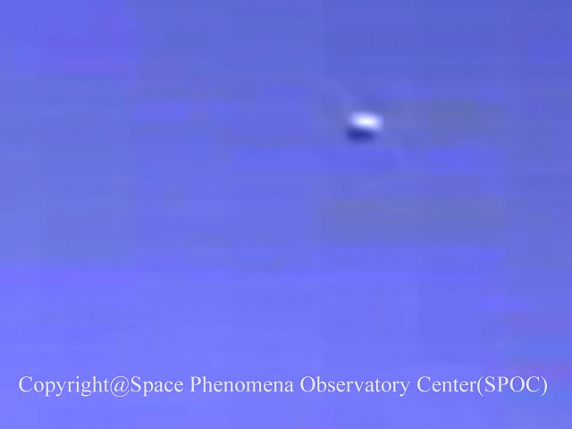 Image 1:Shocking UFO Sighting in Tokyo: Analysis Reveals 3 "Capsule" UFOs Vanishing and Reappearing