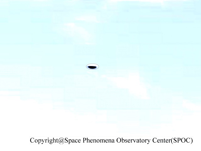 Image 4:The Perfect Ellipse: Robotic Observatory Captures a Flawless, Two-Toned UFO Over Tokyo Bay