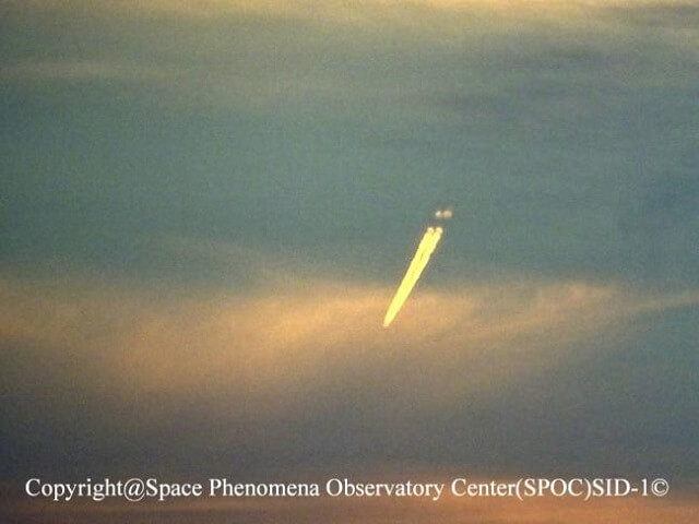 Image 4:Real or Fake UFO? An Expert's Guide to Debunking Common Sightings
