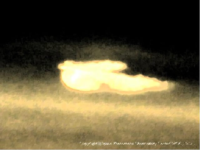 Image 3:A Real-Life Phoenix? Massive "Firebird" UFO Photographed Over Tokyo, Bringing Good Fortune to Witnesses